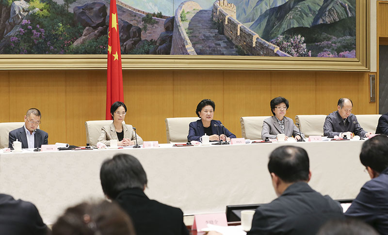 4月27日,全国医改工作电视电话会议在北京召开,中共中央政治局委员、国务院副总理、国务院医改领导小组组长刘延东出席会议并讲话。新华社记者 丁林 摄 4月27日,全国医改工作电视电话会议在北京召开,中共中央政治局委员、国务院副总理、国务院医改领导小组组长刘延东出席会议并讲话。新华社记者 丁林 摄